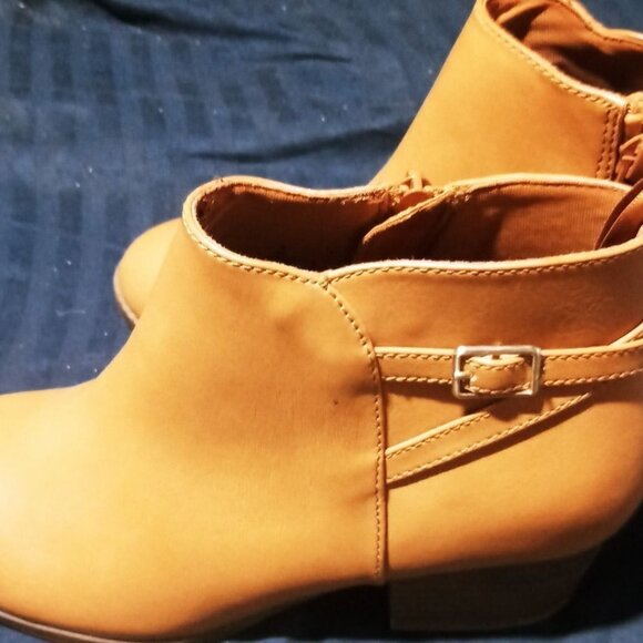 Old Navy Classy Stylish Women's Boots Sz. 5 - Picture 5 of 6